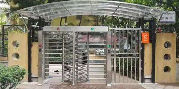 小區(qū)雙向通行十字旋轉門案例